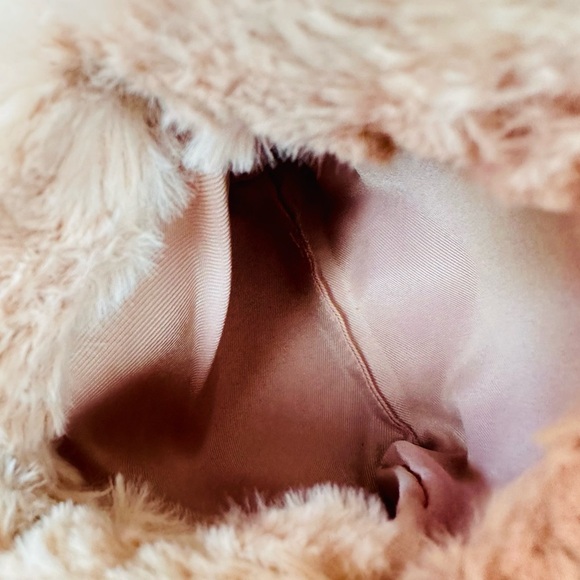 Boutique Barbie inspired Pink and gold fuzzy crossbody bag size mini - Picture 4 of 7